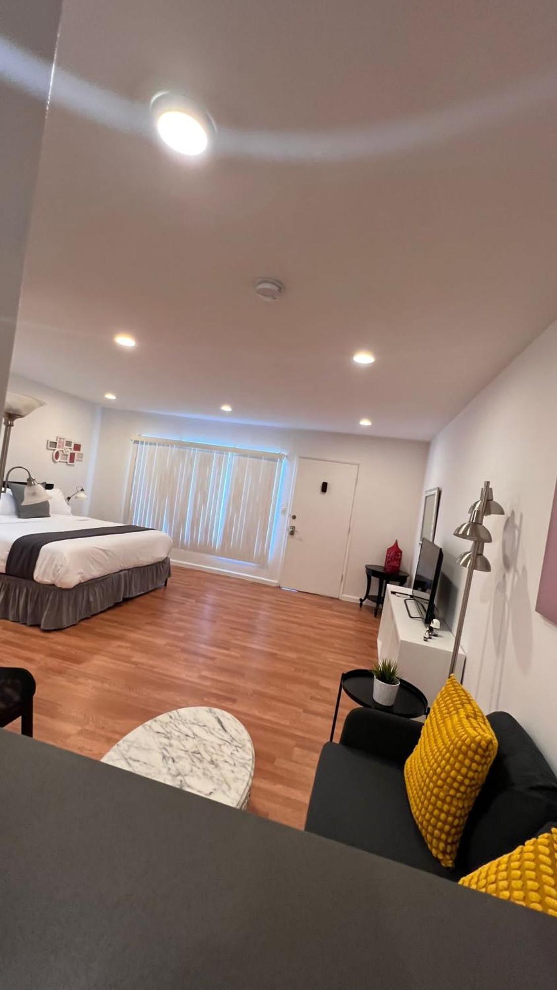 Hollywood Business Apartment