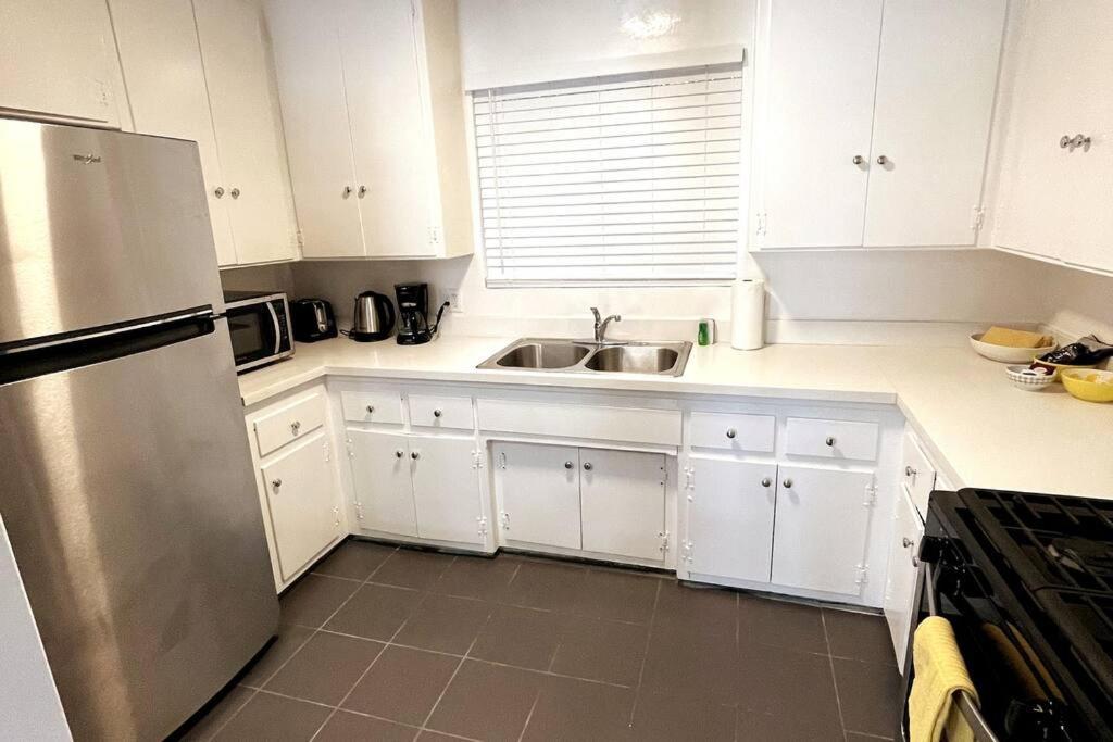 Hollywood Business Apartment
