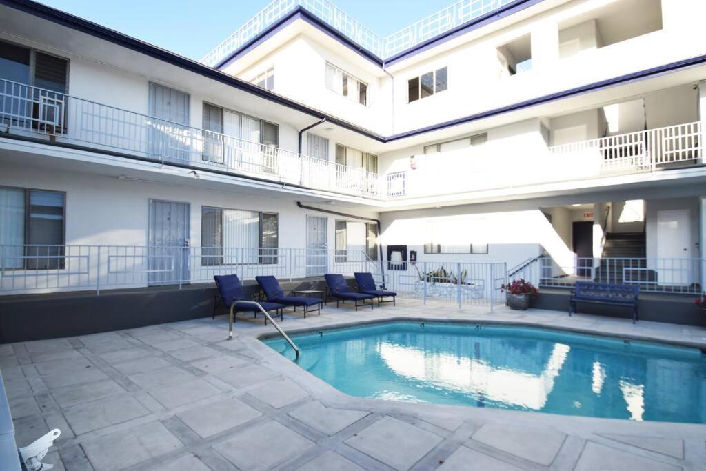 Hollywood Business Apartment