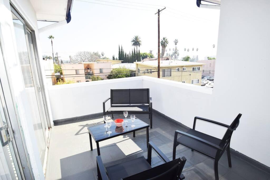 Apartment Hollywood Business