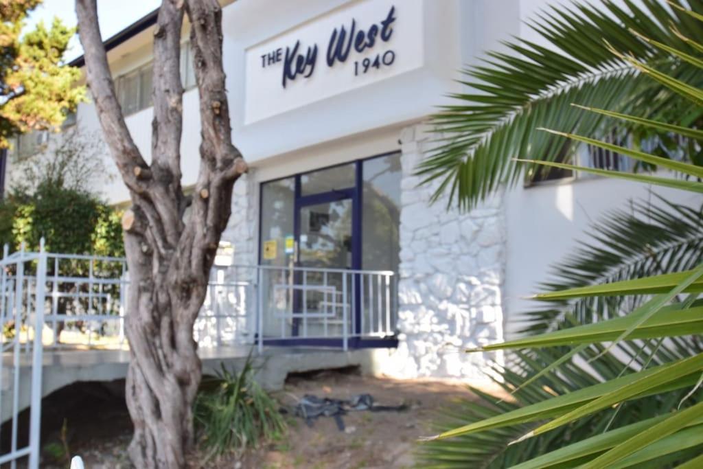 Apartment Hollywood Business Los Angeles