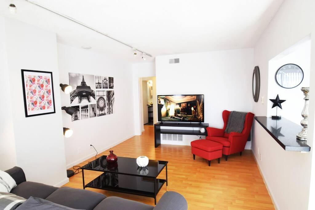 Apartment Hollywood Business