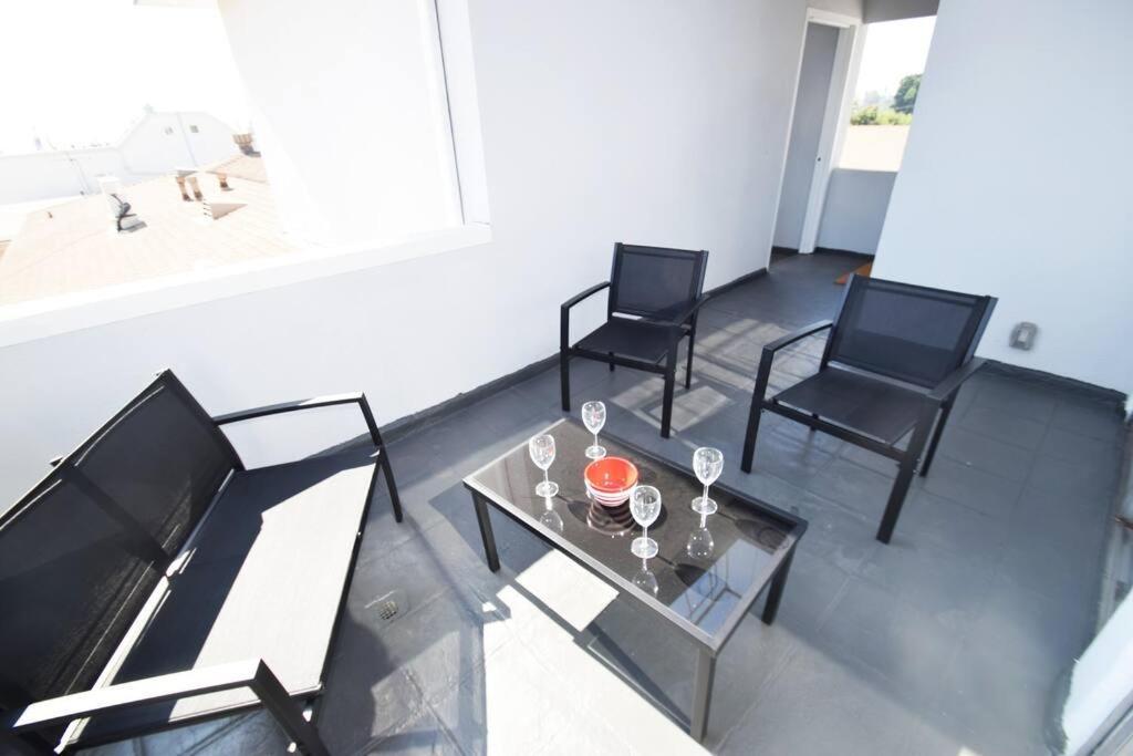 Hollywood Business Apartment