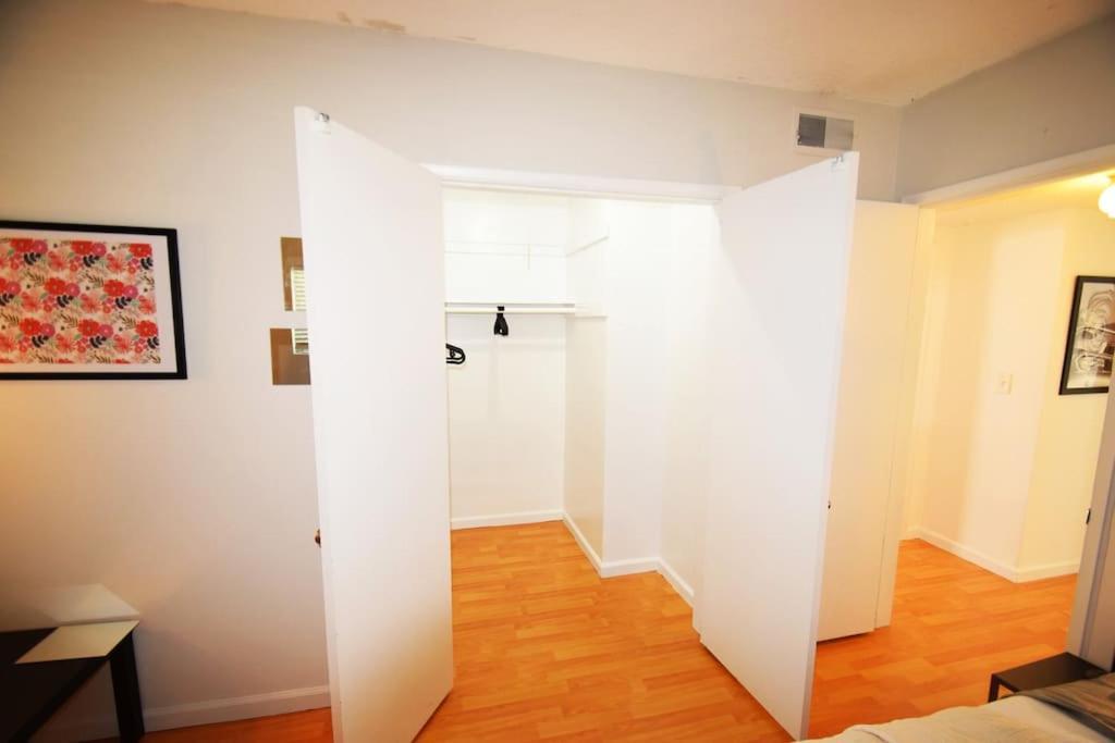Apartment Hollywood Business