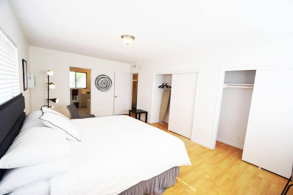 Apartment Hollywood Business Los Angeles