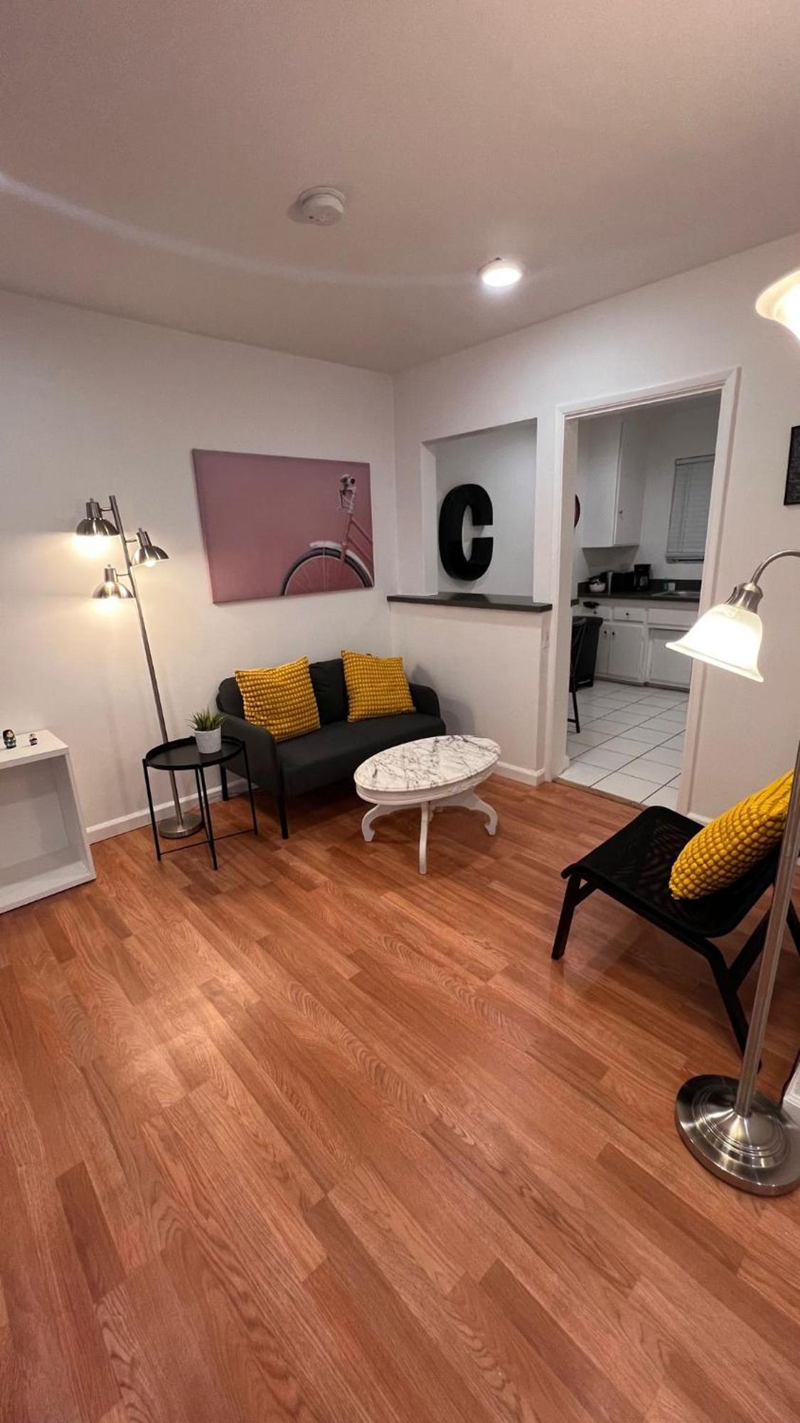 Apartment Hollywood Business Los Angeles